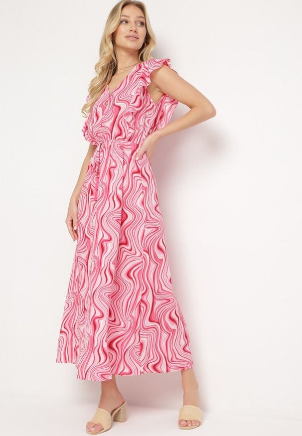 Born2be - Różowa Sukienka Zapinana na Guziki z Gumką w Pasie i Falbankami Keltella. Typ kołnierza: kołnierz z falbankami. Kolor: różowy. Długość rękawa: krótki rękaw