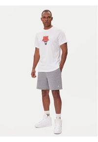 Nike T-Shirt HJ3466 100 Biały Regular Fit. Kolor: biały. Materiał: bawełna