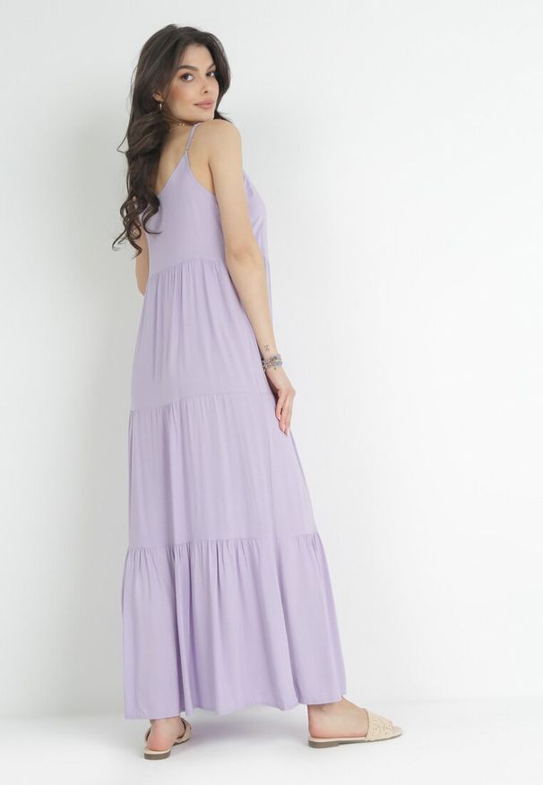 Born2be - Fioletowa Sukienka z Wiskozy na Ramiączkach z Falbanką Graesa. Kolor: fioletowy. Materiał: wiskoza. Długość rękawa: na ramiączkach. Styl: wakacyjny