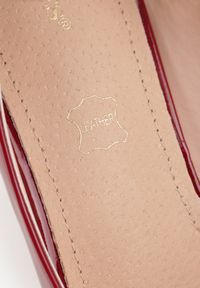 Born2be - Bordowe Lakierowane Szpilki Vices ze Skórzaną Wkładką i Paskiem przy Kostce Alendde. Okazja: na spotkanie biznesowe, na ślub cywilny, do pracy, na wesele. Nosek buta: szpiczasty. Zapięcie: pasek. Kolor: czerwony. Materiał: skóra, lakier. Obcas: na szpilce. Styl: biznesowy, elegancki. Wysokość obcasa: średni #2