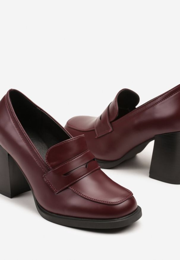 Renee - Bordowe Półbuty na Słupku z Kwadratowym Noskiem Teiga. Okazja: na spotkanie biznesowe. Kolor: czerwony. Obcas: na słupku. Styl: elegancki, biznesowy