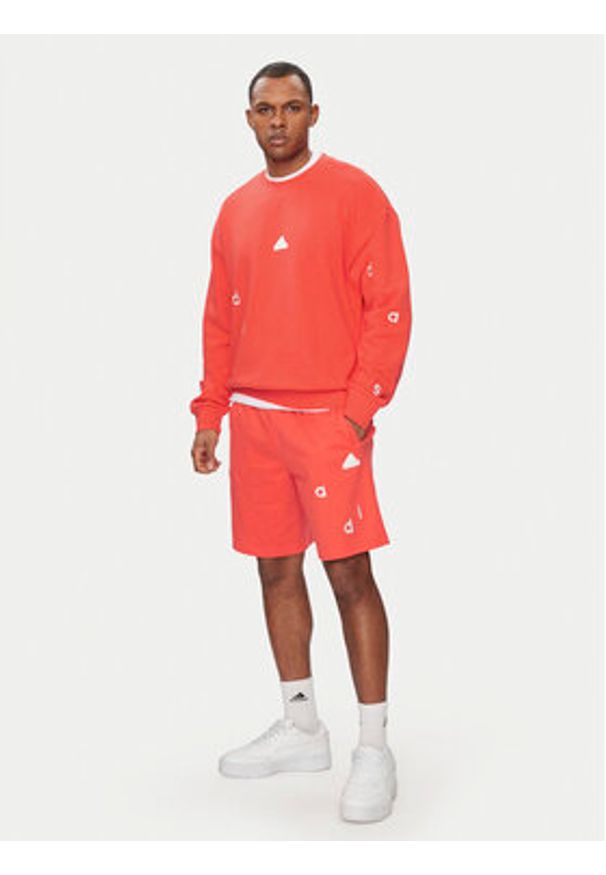 Adidas - adidas Bluza Embroidered IS2037 Czerwony Loose Fit. Kolor: czerwony. Materiał: bawełna