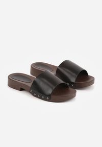 Renee - Czarne Klapki Ozdobione po Bokach Nitami Neameronei. Kolor: czarny. Materiał: skóra, jeans. Wzór: aplikacja #8