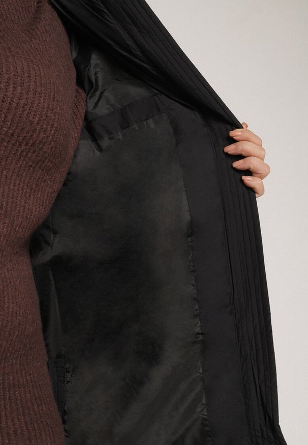 Born2be - Czarna Długa Kurtka Pikowana z Kapturem i Bocznymi Suwakami Mevoressa. Okazja: na co dzień, na spacer. Typ kołnierza: kaptur. Kolekcja: plus size. Kolor: czarny. Materiał: poliester, dzianina, jeans. Długość: długie. Styl: casual