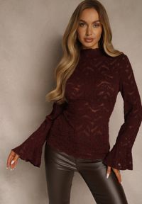 Renee - Bordowa Bluzka z Koronki ze Stójką i Falbankami przy Rękawach Nemira. Typ kołnierza: kołnierz z falbankami, kołnierzyk stójkowy. Kolor: czerwony. Materiał: koronka. Wzór: koronka #3