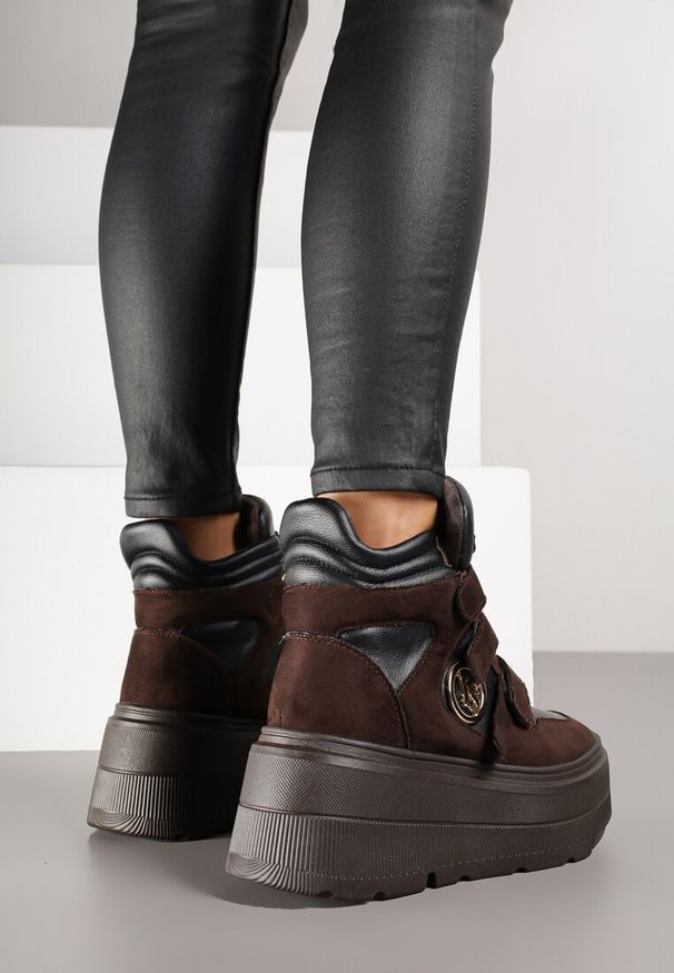 Born2be - Brązowe Botki Vices w Stylu Sneakersów na Platformie Afirriva. Okazja: na co dzień. Zapięcie: rzepy. Kolor: brązowy. Materiał: jeans. Wzór: aplikacja. Obcas: na platformie. Wysokość obcasa: średni