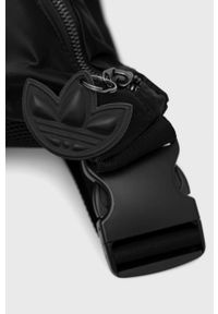 adidas Originals nerka kolor czarny. Kolor: czarny. Materiał: poliester. Wzór: aplikacja