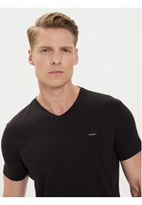 Calvin Klein T-Shirt K10K113492 Czarny Regular Fit. Kolor: czarny. Materiał: bawełna