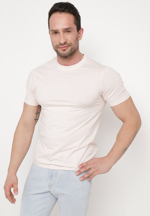 Born2be - Jasnoróżowa Koszulka Avonmora. Kolor: różowy. Materiał: dzianina, bawełna, jeans. Długość rękawa: krótki rękaw. Długość: krótkie. Wzór: gładki