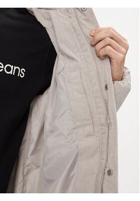 Calvin Klein Jeans Kurtka puchowa Corduroy J30J324059 Szary Regular Fit. Kolor: szary. Materiał: puch, syntetyk