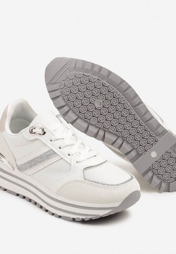 Born2be - Białe Sneakersy na Grubej Podeszwie Zdobione Brokatem Elenina. Okazja: na co dzień. Kolor: biały. Materiał: jeans. Wzór: aplikacja