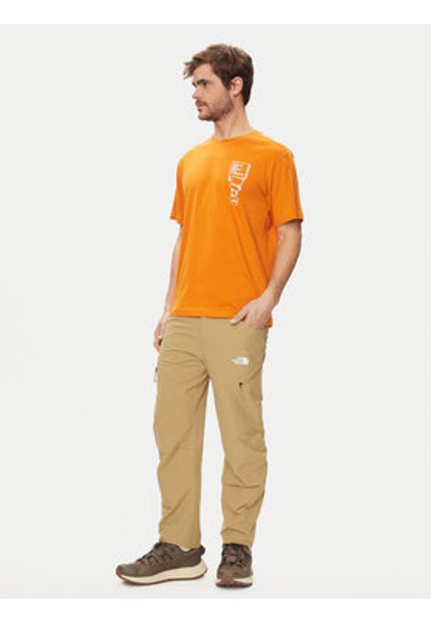 The North Face T-Shirt NF0A87FF Pomarańczowy Regular Fit. Kolor: pomarańczowy. Materiał: bawełna