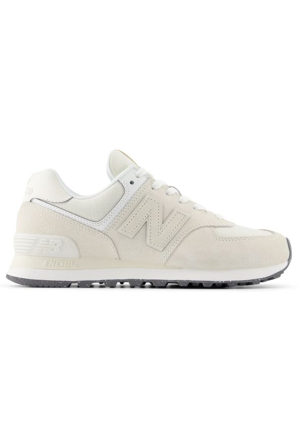 Buty damskie New Balance WL574RBL – beżowe. Kolor: beżowy. Materiał: zamsz, guma. Szerokość cholewki: normalna. Model: New Balance 574