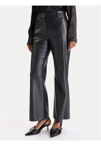 Hugo - HUGO Spodnie z imitacji skóry Hamunelle-1 50546824 Czarny Flare Fit. Kolor: czarny. Materiał: skóra