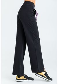 Armani Exchange - Spodnie dresowe ARMANI EXCHANGE. Materiał: dresówka. Wzór: nadruk #5