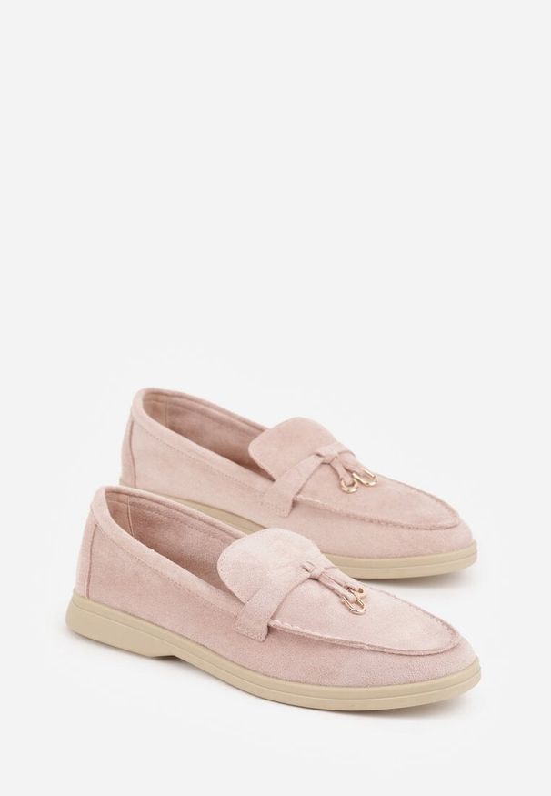 Born2be - Różowe Mokasyny z Imitacji Zamszu z Ozdobnym Przeszyciem i Zawieszką Veleyra. Okazja: na co dzień, do pracy, na spotkanie biznesowe. Kolor: różowy. Materiał: zamsz. Styl: biznesowy, klasyczny, casual