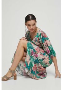 medicine - Medicine sukienka kolor beżowy maxi rozkloszowana. Kolor: beżowy. Materiał: tkanina. Typ sukienki: rozkloszowane. Długość: maxi #2