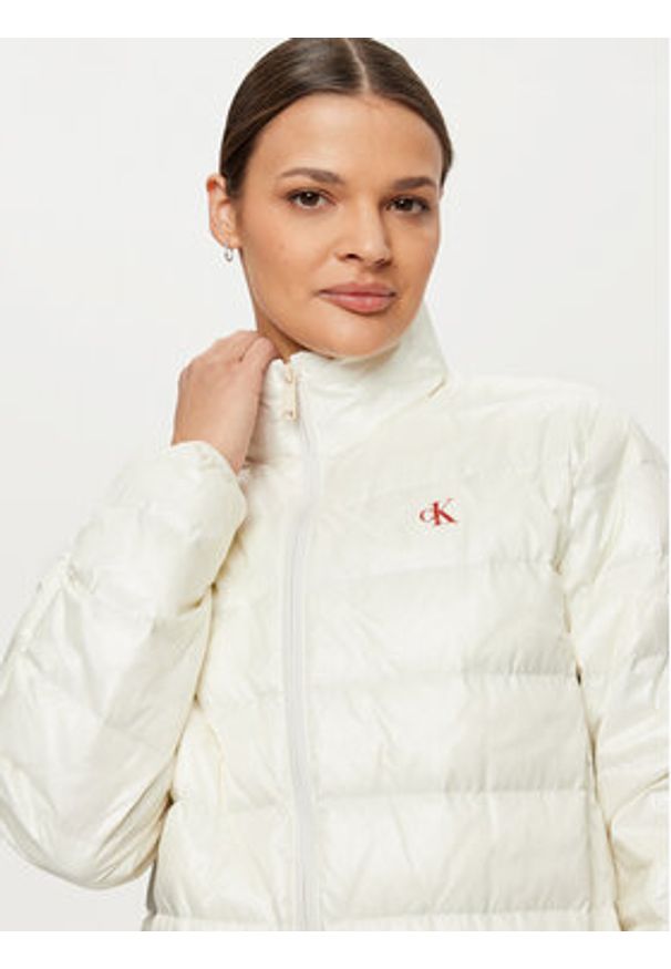 Calvin Klein Jeans Kurtka puchowa J20J224698 Écru Regular Fit. Materiał: syntetyk