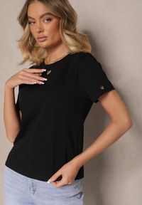 Renee - Czarny Bawełniany T-shirt Ozdobiony Sercami Zelvivis. Okazja: na co dzień, na spacer. Kolor: czarny. Materiał: bawełna. Wzór: aplikacja. Styl: klasyczny, casual, elegancki