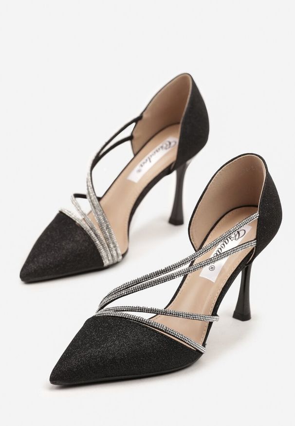 Renee - Czarne Brokatowe Szpilki z Cyrkoniowym Zdobieniem Dolerra. Okazja: na wesele, na imprezę, na ślub cywilny. Zapięcie: bez zapięcia. Kolor: czarny. Wzór: aplikacja. Obcas: na szpilce. Styl: elegancki. Wysokość obcasa: średni