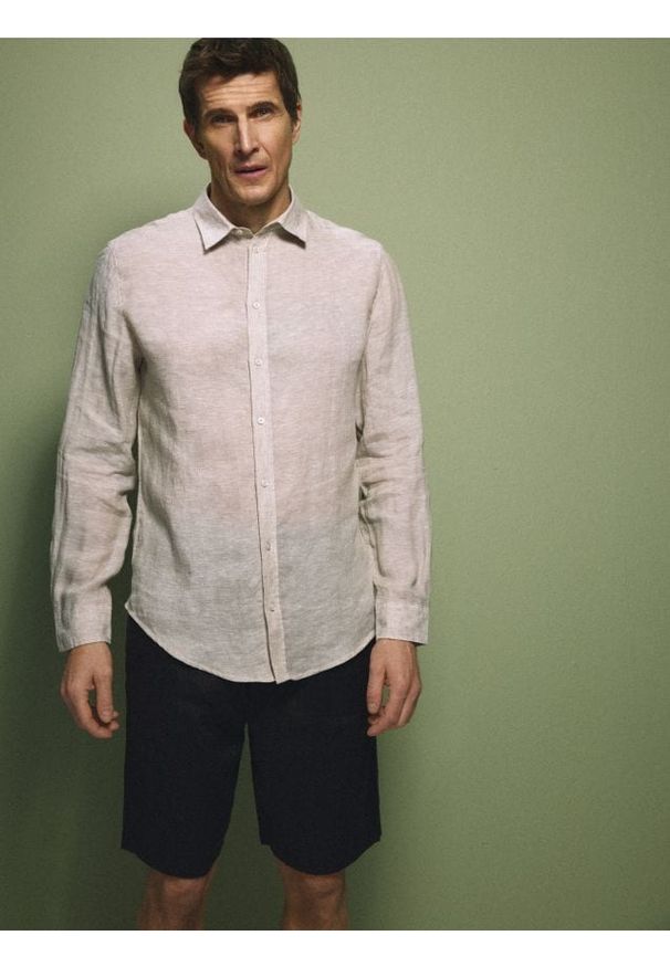 Reserved - Lniana koszula slim fit - beżowy. Kolor: beżowy. Materiał: len