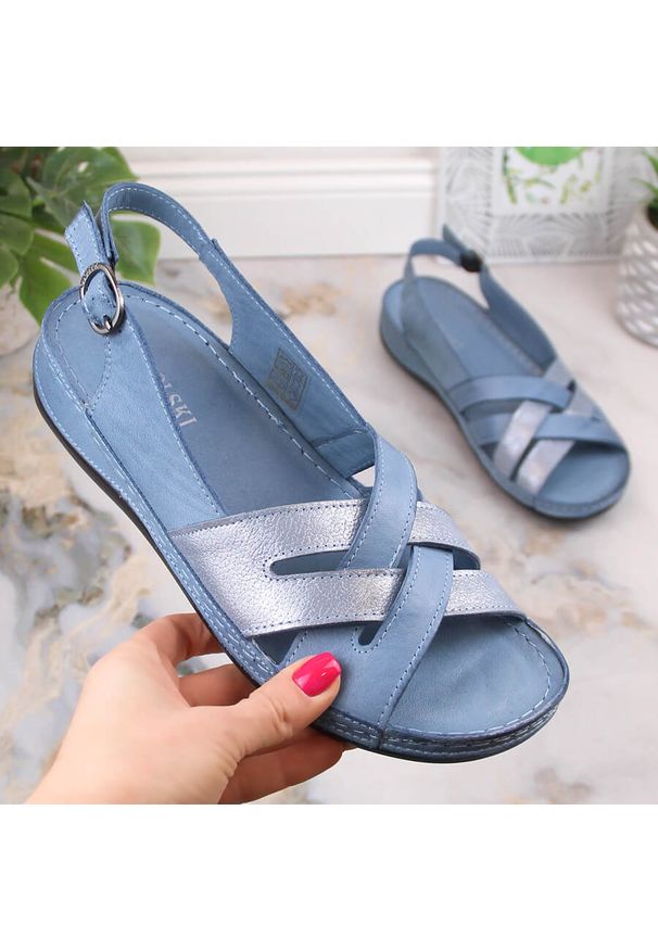 Skórzane sandały damskie płaskie niebieskie T.Sokolski L22-521. Kolor: niebieski. Materiał: skóra