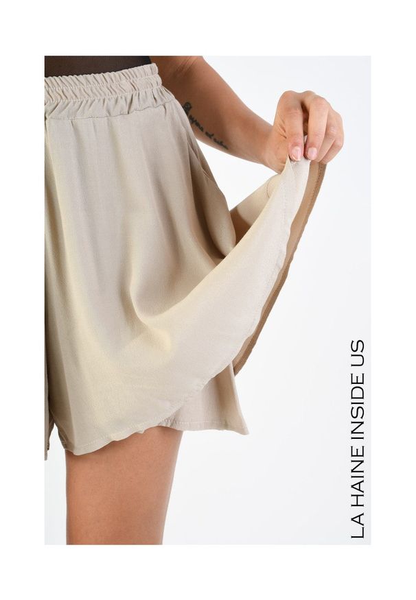 La Haine Inside Us Szorty | LW 753 | Kobieta | Piaskowy. Okazja: na co dzień, na spacer. Materiał: wiskoza. Sezon: lato. Styl: casual, elegancki