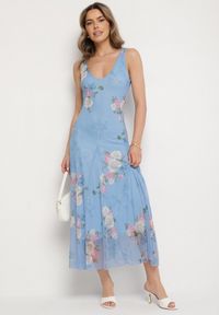 Born2be - Niebieska Siateczkowa Sukienka z Kwiatowym Motywem Milanessa. Okazja: na co dzień. Kolor: niebieski. Materiał: jeans. Wzór: kwiaty. Typ sukienki: proste. Styl: elegancki, casual #2