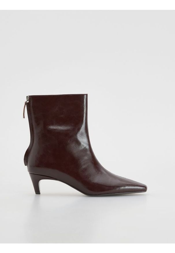Reserved - Skórzane botki na obcasie - bordowy. Kolor: czerwony. Materiał: skóra. Obcas: na obcasie. Wysokość obcasa: średni