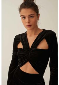 Undress Code sukienka kolor czarny mini dopasowana. Kolor: czarny. Materiał: materiał. Długość rękawa: długi rękaw. Typ sukienki: dopasowane. Długość: mini #4