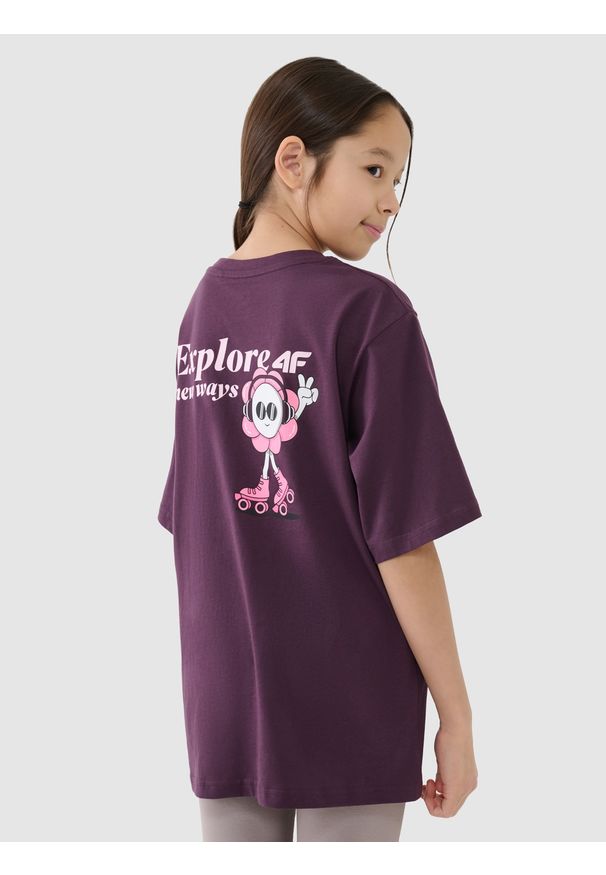 4f - 4F T-shirt oversize z nadrukiem dziewczęcy - fioletowy 158 (12-13 lat). Okazja: na co dzień. Kolor: fioletowy. Materiał: jersey, dzianina, bawełna. Długość rękawa: krótki rękaw. Długość: krótkie. Wzór: nadruk. Sezon: lato. Styl: casual, sportowy, klasyczny