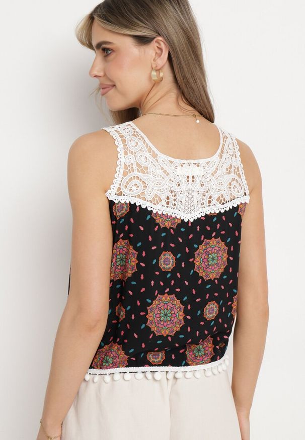 Born2be - Czarno-Różowy Wiskozowy Top Koszulka bez Rękawów z Koronkową Górą i Wykończona Pomponami Comoria. Okazja: na co dzień. Kolor: czarny. Materiał: wiskoza, koronka. Długość rękawa: bez rękawów. Wzór: koronka. Styl: elegancki, casual