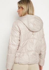 Born2be - Beżowa Kurtka z Kapturem Ozdobiona Przeszyciami i Sznurkami Boledia. Okazja: na co dzień. Typ kołnierza: kaptur. Kolor: beżowy. Materiał: jeans. Wzór: aplikacja. Styl: casual #5