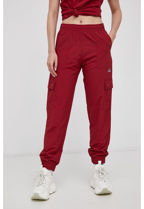 Champion Spodnie 114565 damskie kolor bordowy gładkie. Stan: podwyższony. Kolor: czerwony. Materiał: tkanina. Wzór: gładki