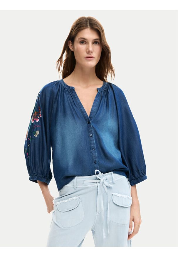 Desigual Koszula jeansowa 26SWBW16 Granatowy Relaxed Fit. Kolor: niebieski. Materiał: lyocell