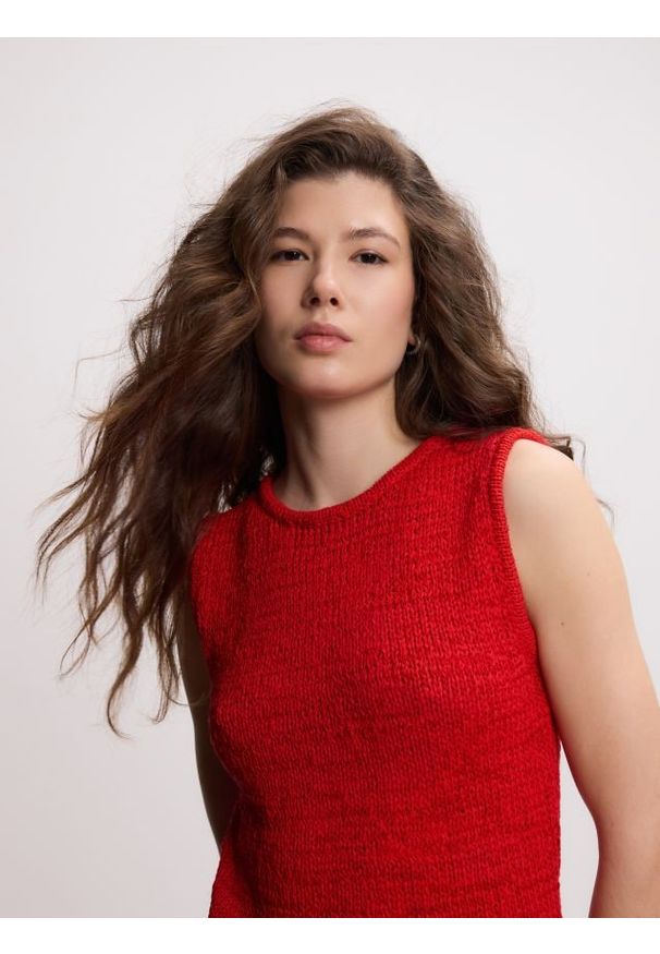 Reserved - Bluzka z baskinką - czerwony. Kolor: czerwony. Materiał: bawełna, dzianina