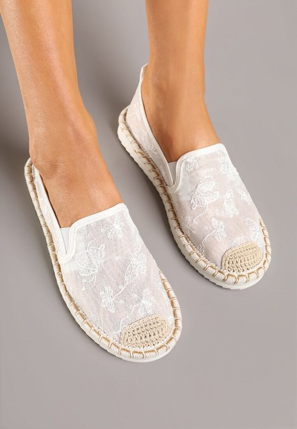 Renee - Białe Espadryle z Plecionką i Koronką Vivello. Okazja: na co dzień. Kolor: biały. Materiał: koronka. Wzór: koronka. Obcas: na obcasie. Styl: casual. Wysokość obcasa: niski