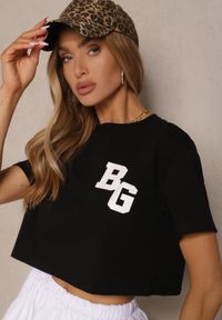 Renee - Czarny Krótki T-shirt z Bawełny o Kroju Oversize Zarvela. Okazja: na co dzień. Kolor: czarny. Materiał: bawełna. Długość: krótkie. Wzór: aplikacja. Styl: sportowy, casual, elegancki