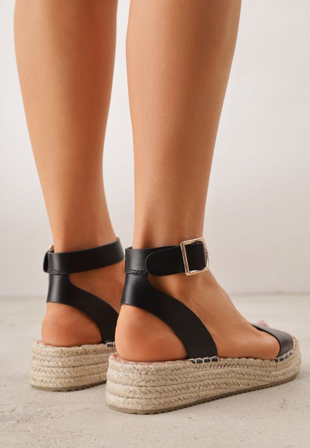 Born2be - Czarne Sandały VICES na Grubej Plecionej Podeszwie z Paskiem Wokół Kostki Roselena. Okazja: na co dzień, na spacer. Zapięcie: pasek. Kolor: czarny. Materiał: len. Wzór: haft. Sezon: lato. Styl: elegancki, casual