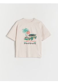Reserved - T-shirt oversize - kremowy. Kolor: kremowy. Materiał: dzianina, bawełna