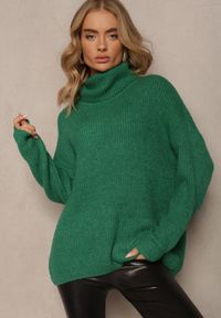 Renee - Zielony Golf Oversize Malia. Okazja: na co dzień. Typ kołnierza: golf. Kolor: zielony. Materiał: wiskoza, dzianina, skóra, jeans. Długość rękawa: długi rękaw. Długość: długie. Wzór: ze splotem, prążki. Styl: klasyczny, casual
