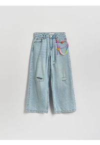 Reserved - Jeansy super wide leg z łańcuszkiem - niebieski. Kolor: niebieski
