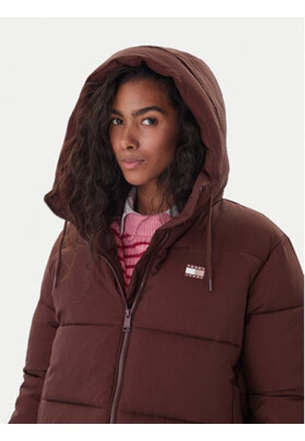 Tommy Jeans Kurtka zimowa DW0DW21625 Brązowy Regular Fit. Kolor: brązowy. Materiał: syntetyk. Sezon: zima