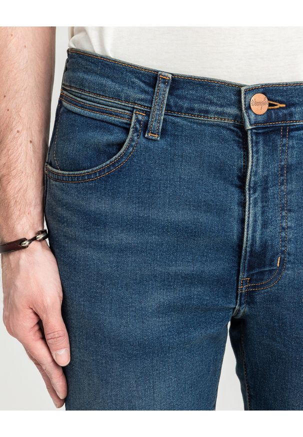 Wrangler - MĘSKIE SPODNIE WRANGLER LARSTON OLIVER 112378460