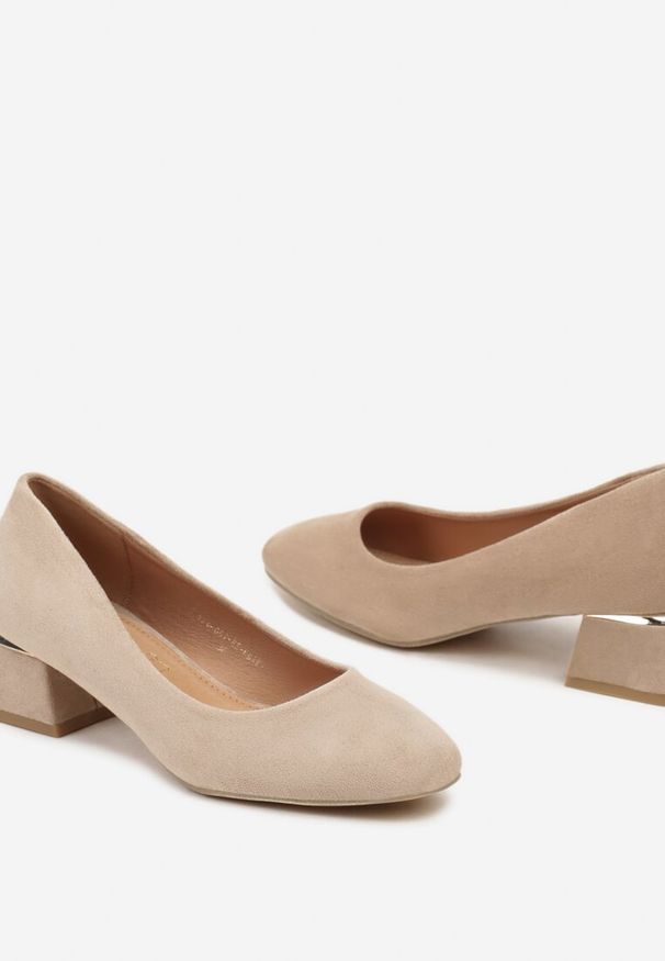 Renee - Ciemnobeżowe Czółenka z Wkładką z Naturalnej Skóry i Metaliczną Wstawką Sariann. Kolor: beżowy. Materiał: skóra. Obcas: na obcasie. Styl: elegancki. Wysokość obcasa: średni
