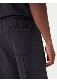 Hugo - HUGO Spodnie dresowe Dineto 50553432 Szary Relaxed Fit. Kolor: szary. Materiał: bawełna, syntetyk #4