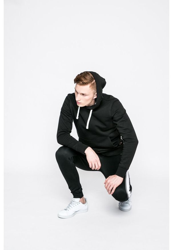PRODUKT by Jack & Jones - Bluza. Okazja: na co dzień. Typ kołnierza: kaptur. Kolor: czarny. Materiał: dzianina. Styl: casual