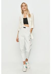 Reebok - Spodnie. Kolor: biały. Materiał: wiskoza, dzianina, elastan, nylon, poliester. Wzór: gładki #3