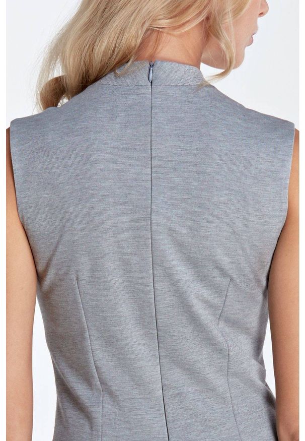 Colett - Elegancka klasyczna sukienka midi ze stójką. Okazja: do pracy. Typ kołnierza: kołnierzyk stójkowy. Materiał: dzianina, nylon. Typ sukienki: proste. Styl: elegancki, klasyczny. Długość: midi