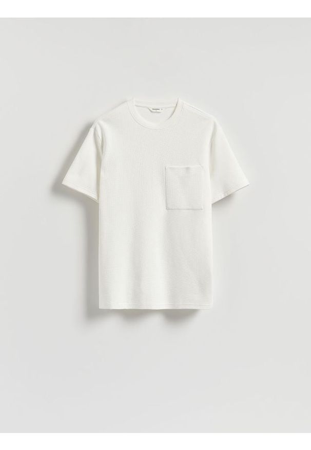 Reserved - Strukturalny t-shirt comfort fit - złamana biel. Materiał: bawełna, dzianina